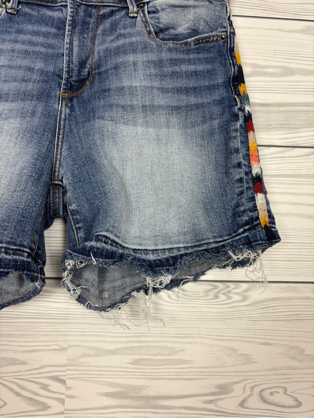 Driftwood Lulu Cherrill embroidered side stripe raw hem denim shorts size 26 - Picture 3 of 11